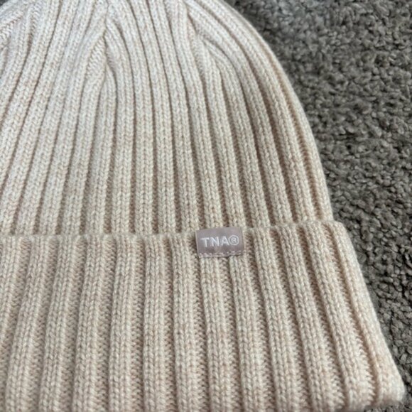 Aritzia TNA Rush Beanie - Picture 2 of 5